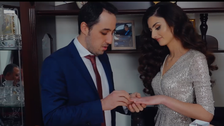 Dashuri në kantierin e rindërtimit në Laç, çifti shqiptaro-turk rrëfen historinë e tyre