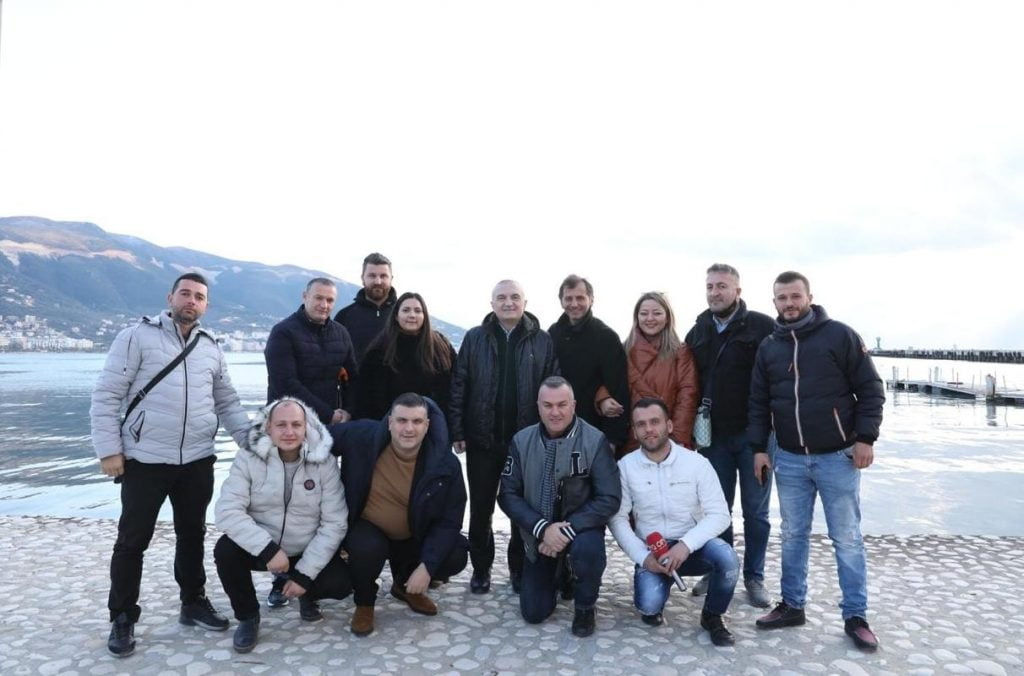 Meta takohet me gazetarët e Vlorës: Shembuj që duhen ndjekur nga disa “profesionistë” të Tiranës