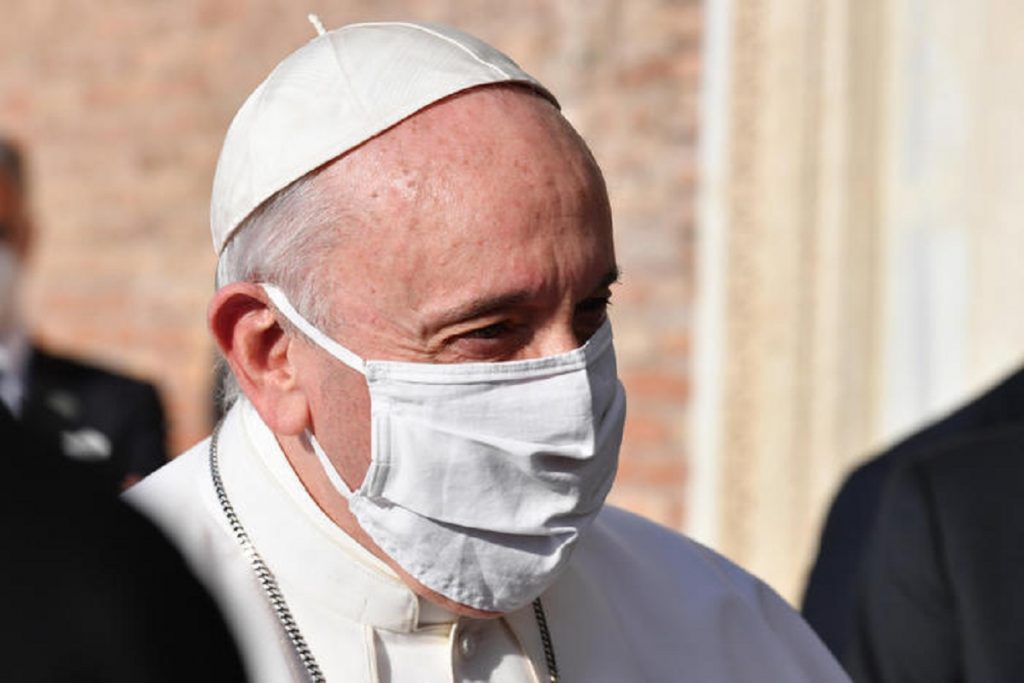 Papa Francesku merr dozën e dytë të vaksinës
