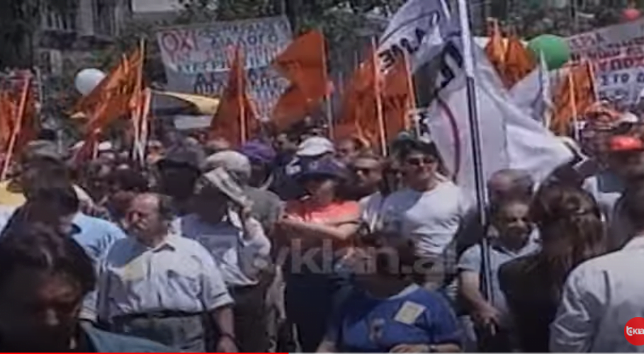 Protesta në Greqi, greva paralizon Athinën &#8211; (17 Maj 2001)