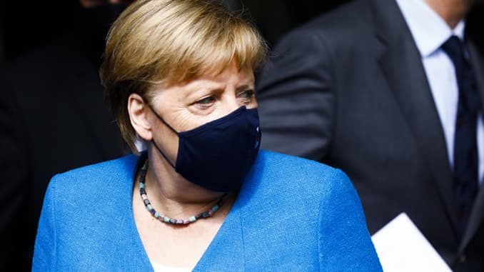 Merkel kthen sytë nga vaksina ruse