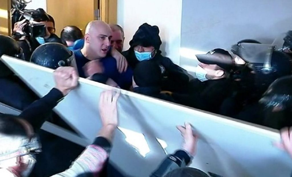 Arrestohet lideri i opozitës në Gjeorgji, përplasje mes policisë dhe mbështetësve
