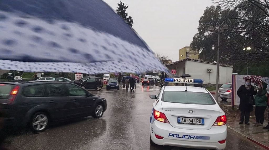 Plagoset me thikë një 16-vjeçar në Tiranë