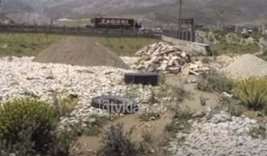 Sheshi i varrezave në Gjirokastër i tejmbushur, bashkia ofron një vend tjetër (21 maj 2001)