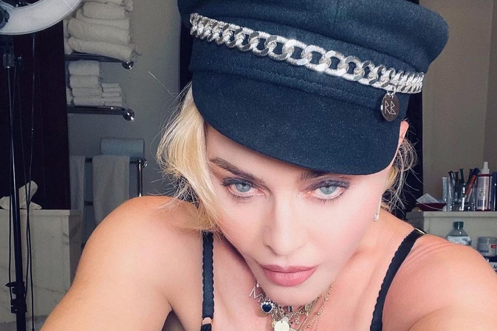 Madonna shfaqet sërish provokative