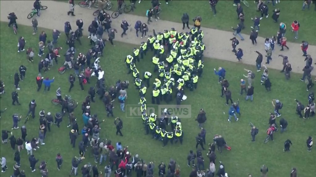Protesta kundër izolimit, përleshje me policinë në Londër dhe Berlin