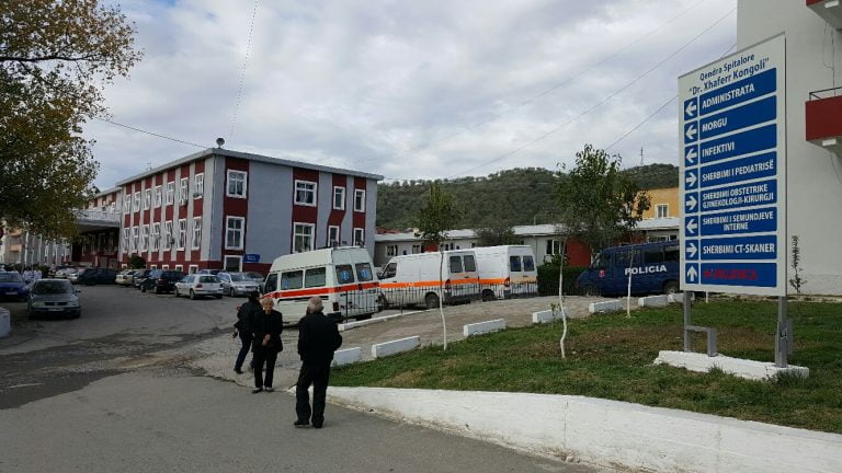 I riu hidhet nga spitali në Elbasan