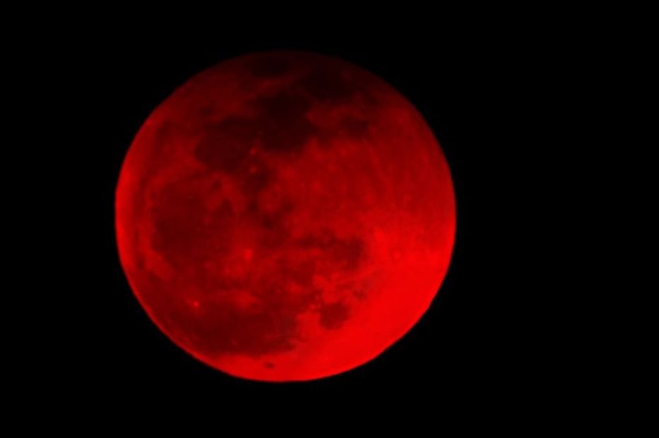 Teoricienët: Hëna e përgjakur e 26 Maj 2021, simbolizon fundin e botës