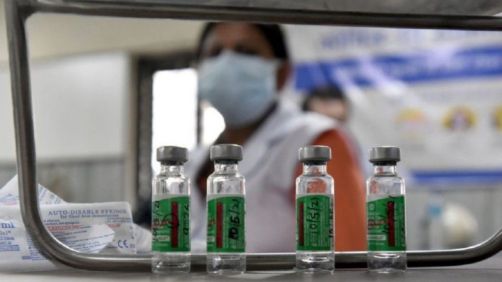 Britanikët e vaksinuar janë më të mbrojtur nga varianti indian i koronavirusit