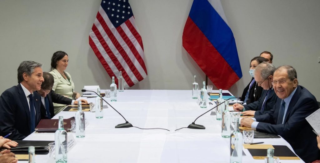 Blinken-Lavrov theksojnë dialogun në takimin e tyre të parë