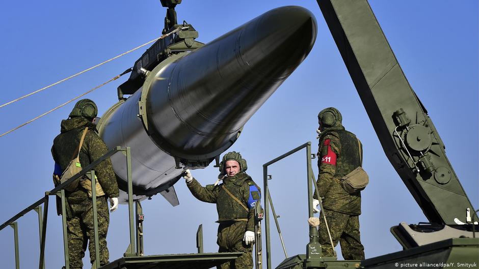 Rusia blen fshehurazi makineri gjermane të teknologjisë së lartë për armatim