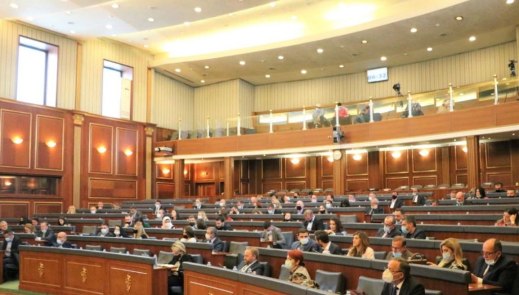 Çfarë paralajmëron përplasja në Kuvendin e Kosovës