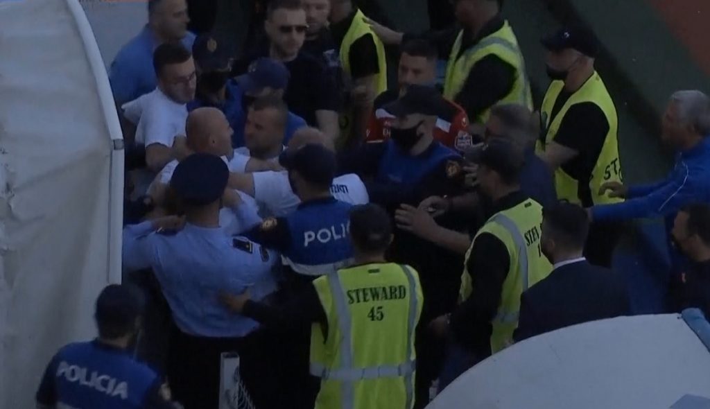 Sherri në ndeshjen Tirana-Kastrioti, arrestohen 2 zyrtarët e klubit krutan