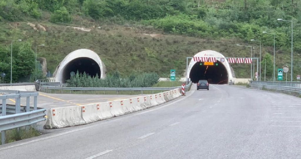 Tuneli i Krrabës do të jetë i kalueshëm në njërin kah gjatë mbrëmjes