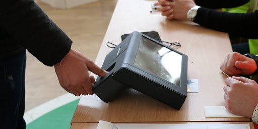 Identifikimi biometrik, kush ka vendosur gishtin më shumë se 1 herë në pajisje duhet të shpjegohet