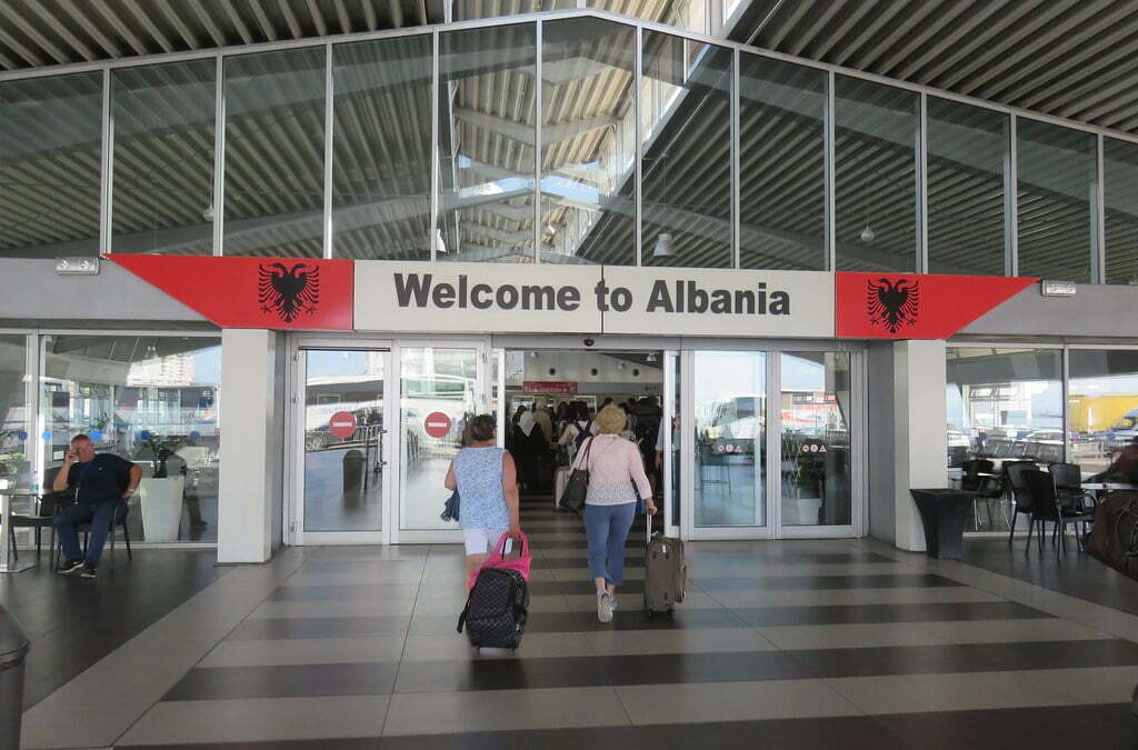 Asnjë kufizim për të hyrë në Shqipëri