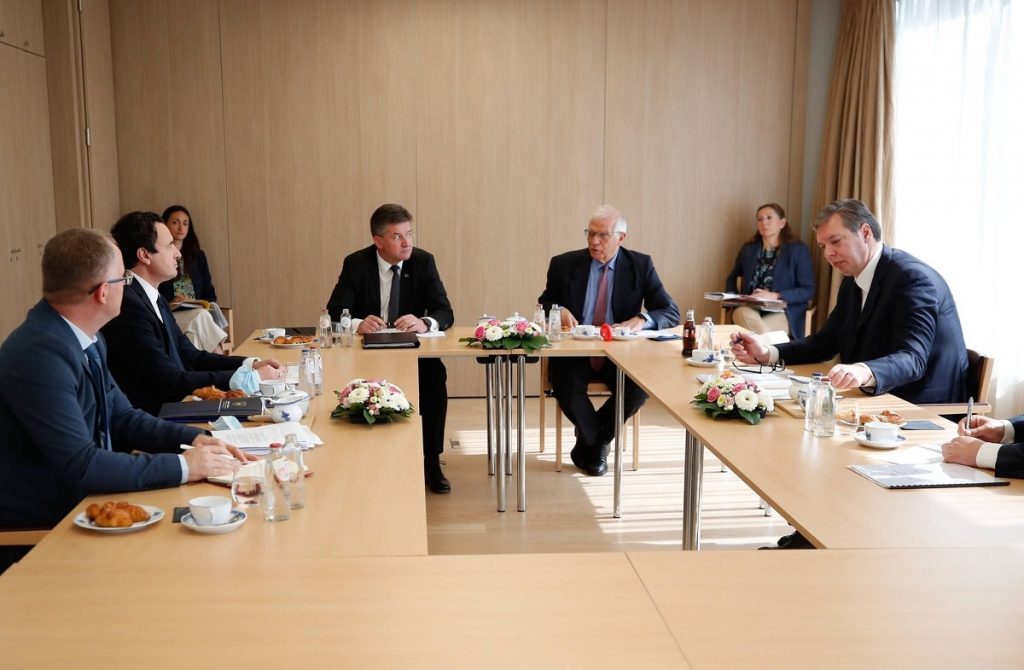 Foto-lajm| Kurti dhe Vuçiç në një tavolinë në Bruksel