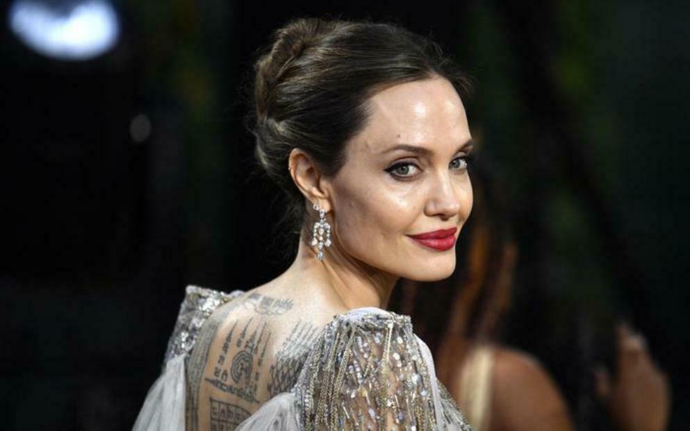 Angeline Jolie me tatuazh të ri