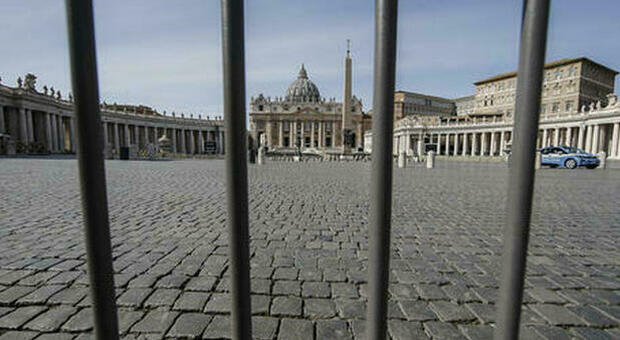 Francezi kërcënon me thikë kalimtarët në Romë