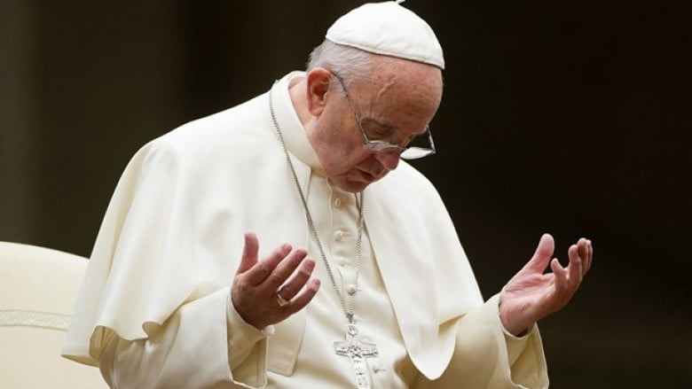 Papa Françesku, thirrje për të ndihmuar refugjatët