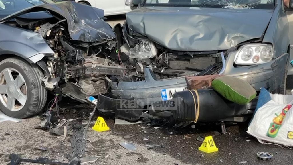Përplasen dy makina dhe një motor, 3 të lënduar në Lezhë