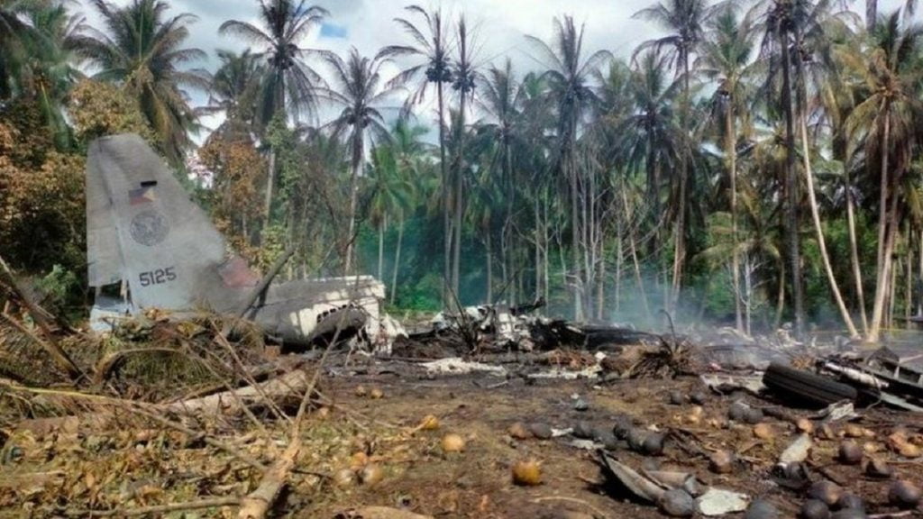 50 viktima nga rrëzimi i avionit në Filipine