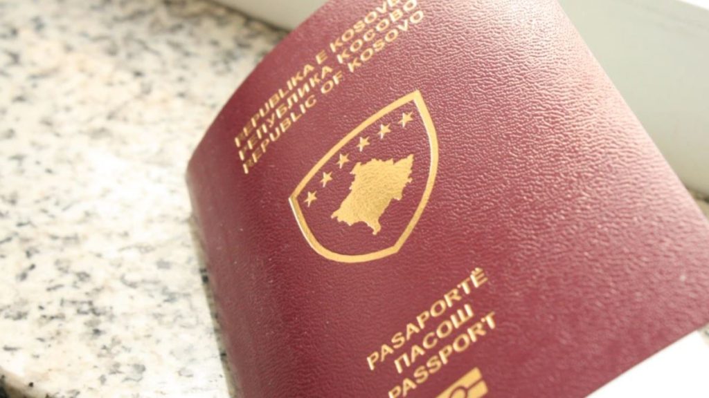 Serbia “njeh” pasaportën e Kosovës në aeroporte