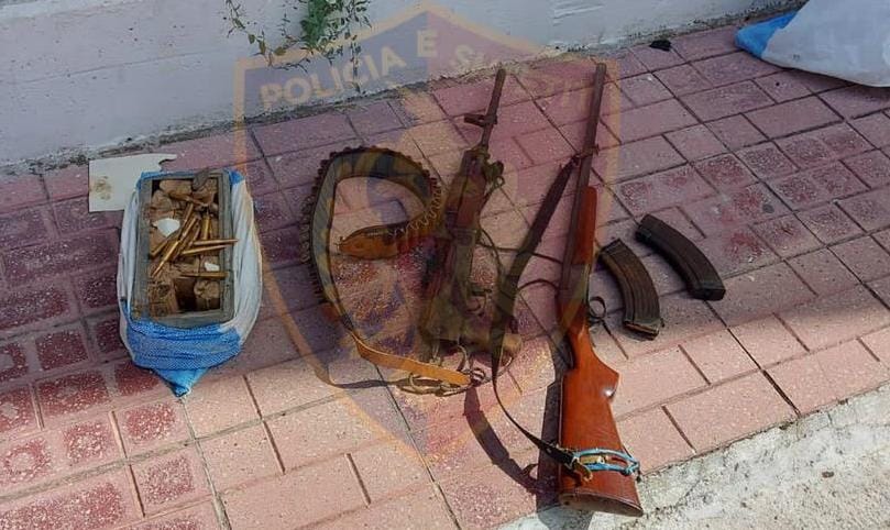 Arrestohet 2 persona në Kurbin e Pogradec, u sekuestrohen armë pa leje