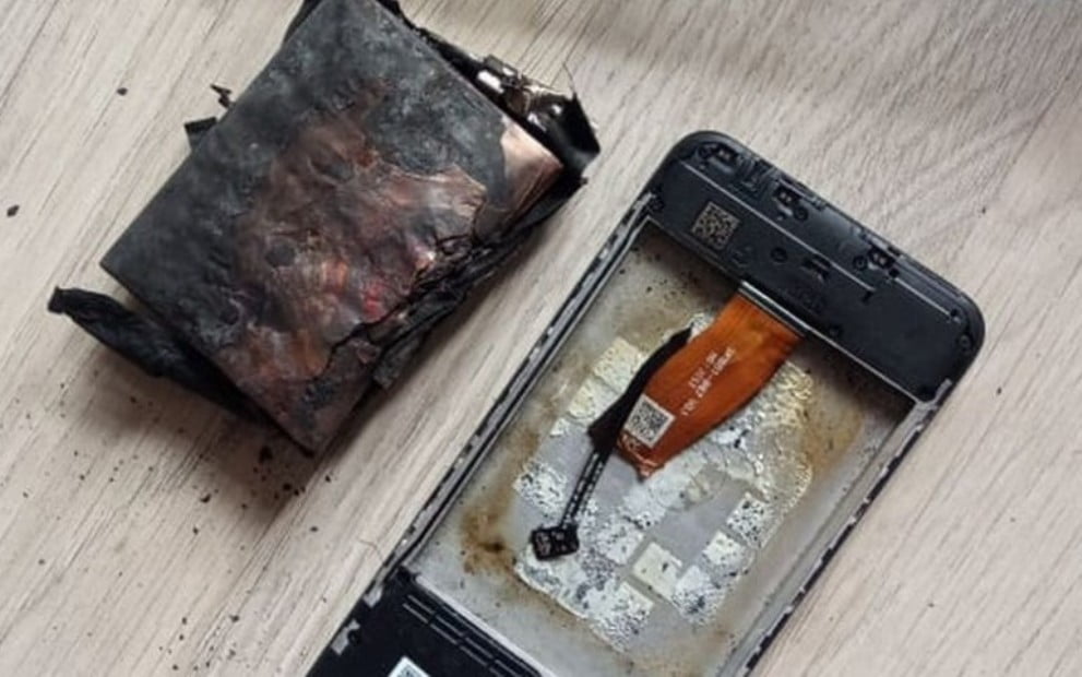 35-vjeçarit i shpërthen telefoni në dorë, përhapet zjarri në shtëpinë e tij