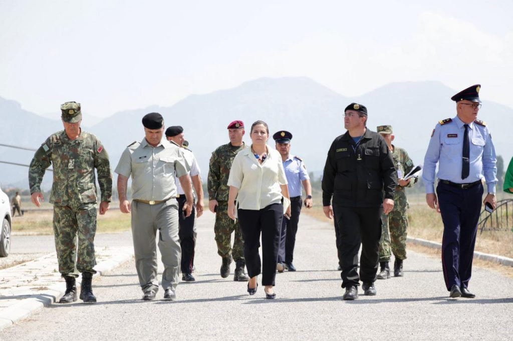 Xhaçka inspekton qendrën pritëse për afganët në Rinas