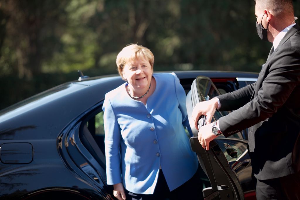 Merkel mbërrin në Pallatin e Brigadave 10 minuta me vonesë, çfarë ndodhi?