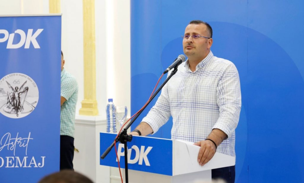 Dy të vrarë me armë zjarri në Pejë, një prej tyre kandidati i PDK për kryetar komune