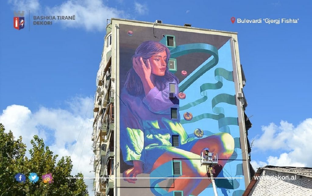 “Mural Fest”, projekti që i dhuron ngjyra Tiranës