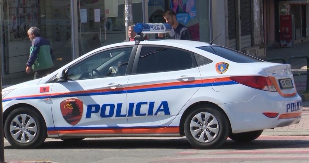 Vodhën disa shkolla, policia arreston 4 të mitur