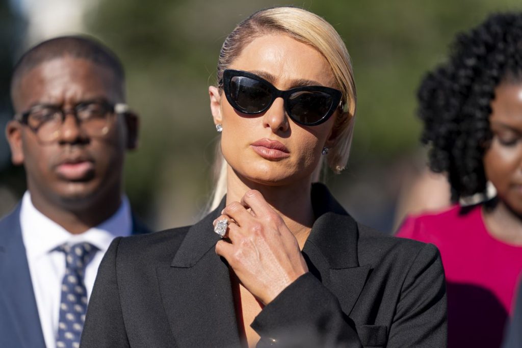 Paris Hilton i bën thirrje Kongresit të miratojë ligj për dhunën në qendrat e rehabilitimit