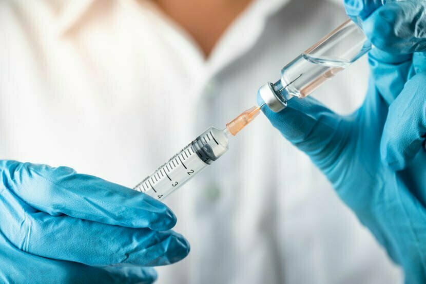 Emiratet e Bashkuara, të parat në botë për vaksinim
