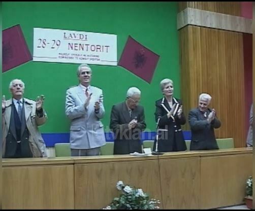 Komunistët përkujtojn jubileun e 90 vjetorit të shpalljes së pavarësise (28 Nëntor 2002)