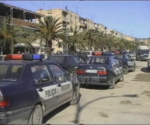 Zhvillohet seminari trajnues 3 ditor për policinë Shqiptare (4 dhjetor 2002)