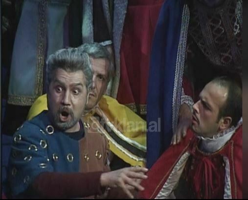 Rivjen ne skenë pas 11 vitesh opera e temperamenteve të zjarrta, “Trovatore” (21 Nëntor 2002)