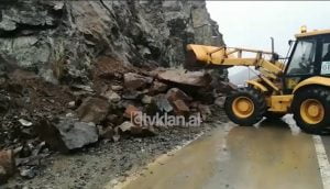 Shembet masivi shkëmbor, bllokohet qarkullimi në Shkopet | Video