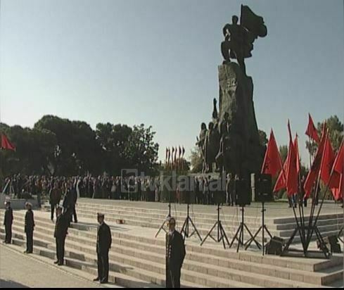 Ceremonitë e zhvilluara për ditën e ngritjes së flamurit (28 Nëntor 2002)