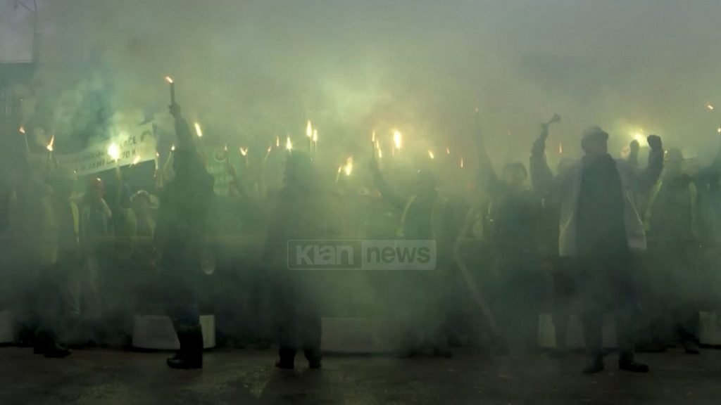 Bosnje–Hercegovina përfshihet nga protestat