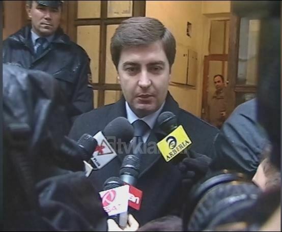 Ministri i Rendit Luan Rama dëshmon në prokurori rreth dosjes së pasaportave (5 Shkurt 2003)