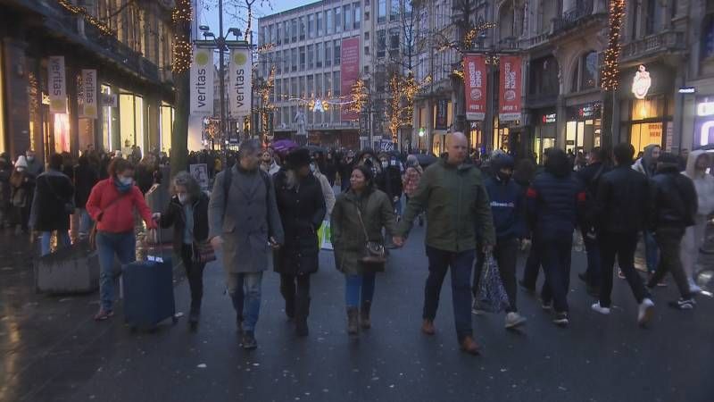 Duan t’i shpëtojnë izolimit, holandezët zgjedhin të festojnë në Belgjikë
