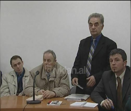 Trupi gjykues merr vendimin për fondacionin Xhaferri (9 Janar 2003)