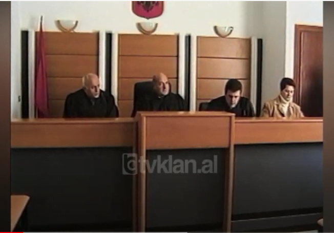 Nis procesi gjyqësor i çështjes Tahirllari në Korçë &#8211; (13 Shkurt 2003)