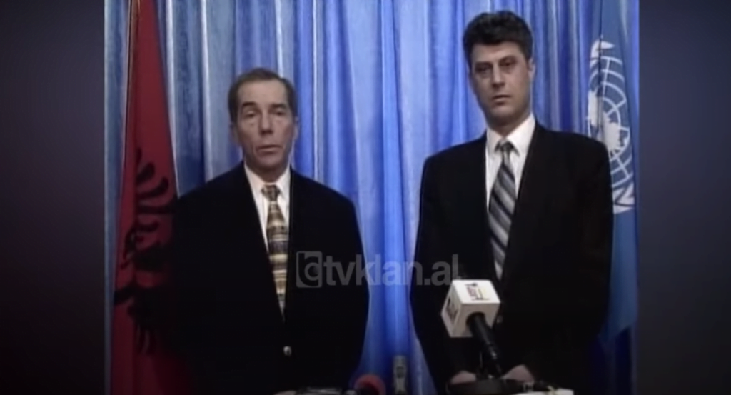 Reno Harnish pas takimit me Thaçin përshëndet gjestin e Limaj për vetëdorëzim (21 Shkurt 2003)