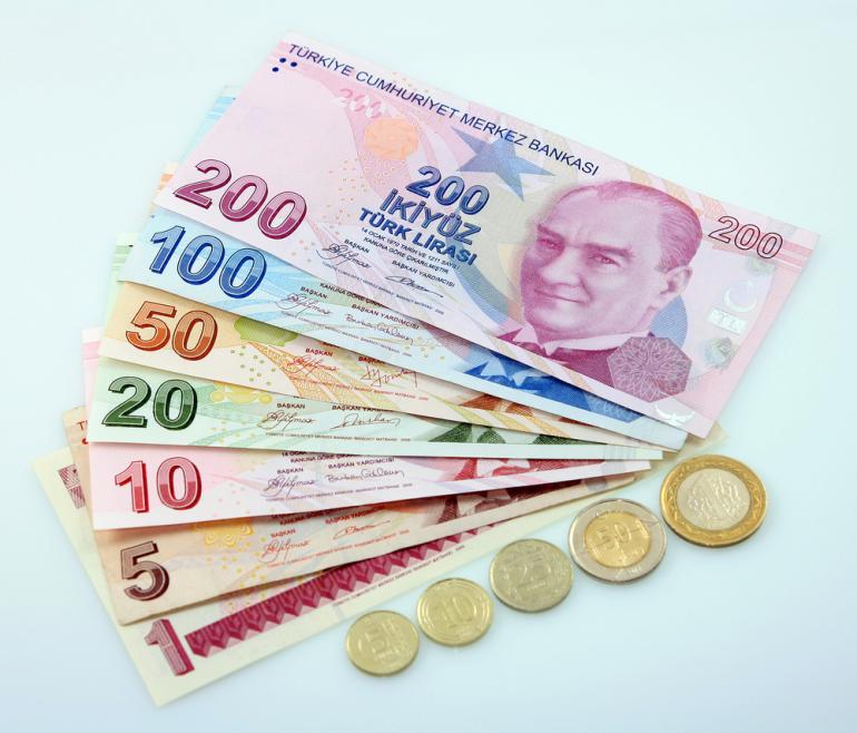 Lira turke bie pikiatë, Banka Qendrore ul për herë të katërt normën e interesit