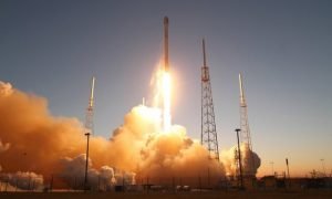 Raketa e SpaceX del jashtë kontrollit, i drejtohet Hënës  