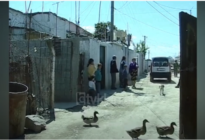 Familjet e pastreha që kanë humbur shtëpitë në firmat piramidale &#8211; (19 Prill 2003)